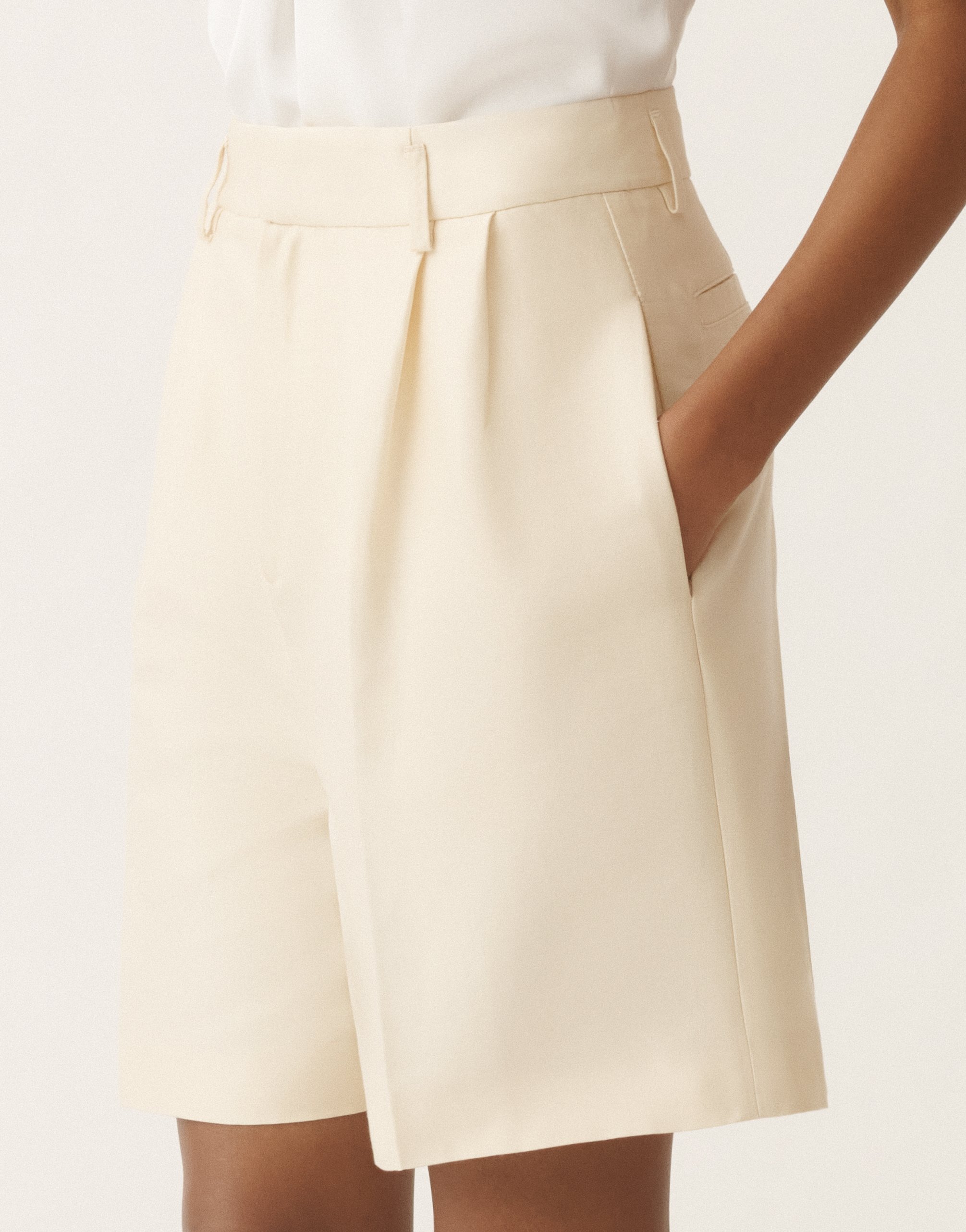 Shop Fabiana Filippi Cotton And Silk Mikado Bermuda Shorts In Vanilla