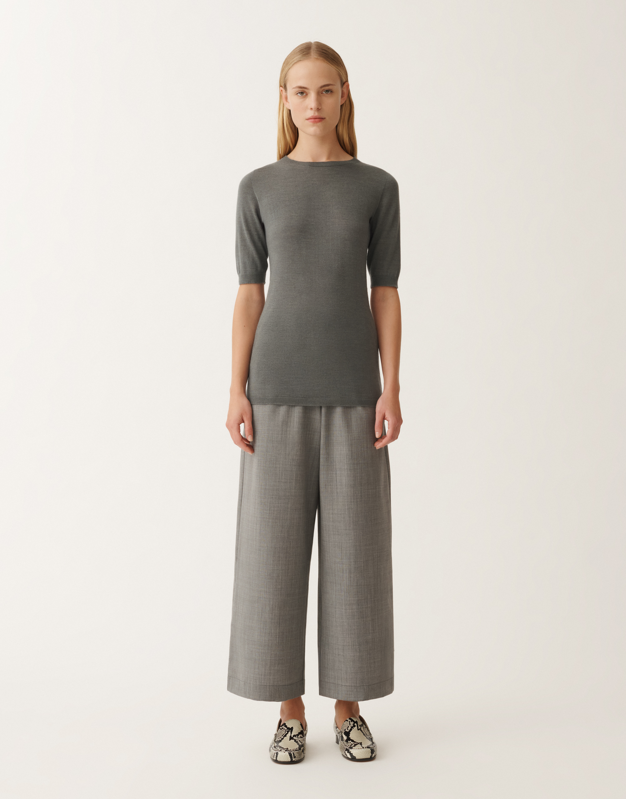 Fabiana Filippi Cashmere And Silk Sweater In Grey