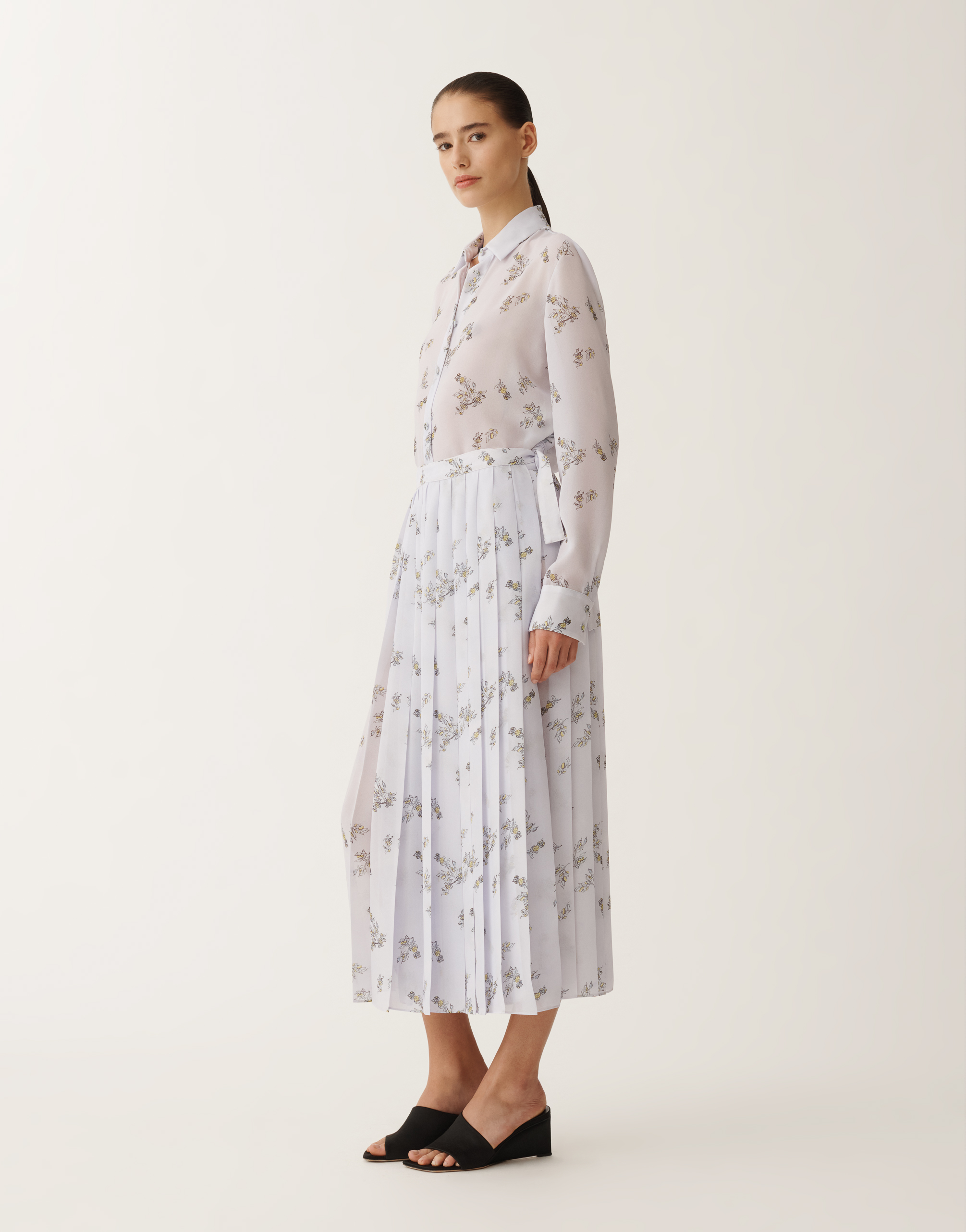 Shop Fabiana Filippi Georgette T-shirt With Painted Botanical Print In Lavender