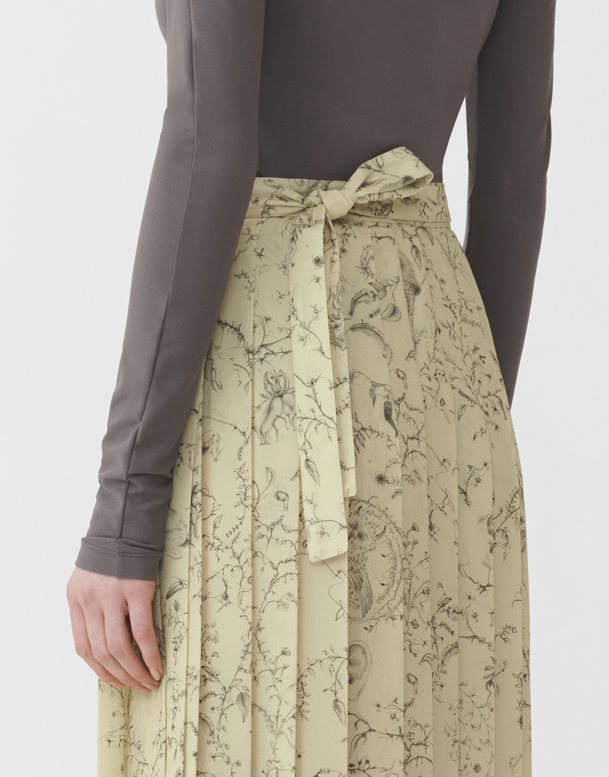 Shop Fabiana Filippi Printed Pleated Chiffon Wrap Skirt In Pistachio