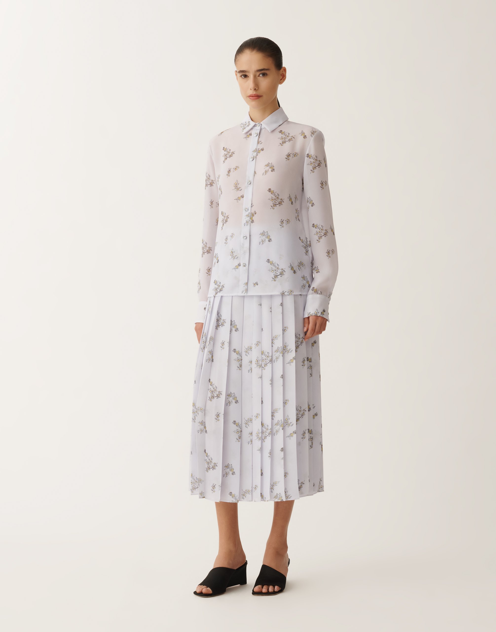 Shop Fabiana Filippi Georgette T-shirt With Painted Botanical Print In Lavender